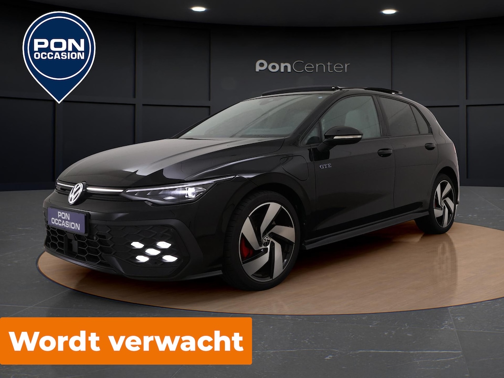 Volkswagen Golf 1.5 eHybrid GTE 272 PK | Pano Dak | Trekhaak | Head-up Display | Black Style | Camera | Side Assist | ACC | Leder | Elek. Stoel | Sportstoelen | Stuur-/Stoelverwarming | Matrix LED | 18'' |