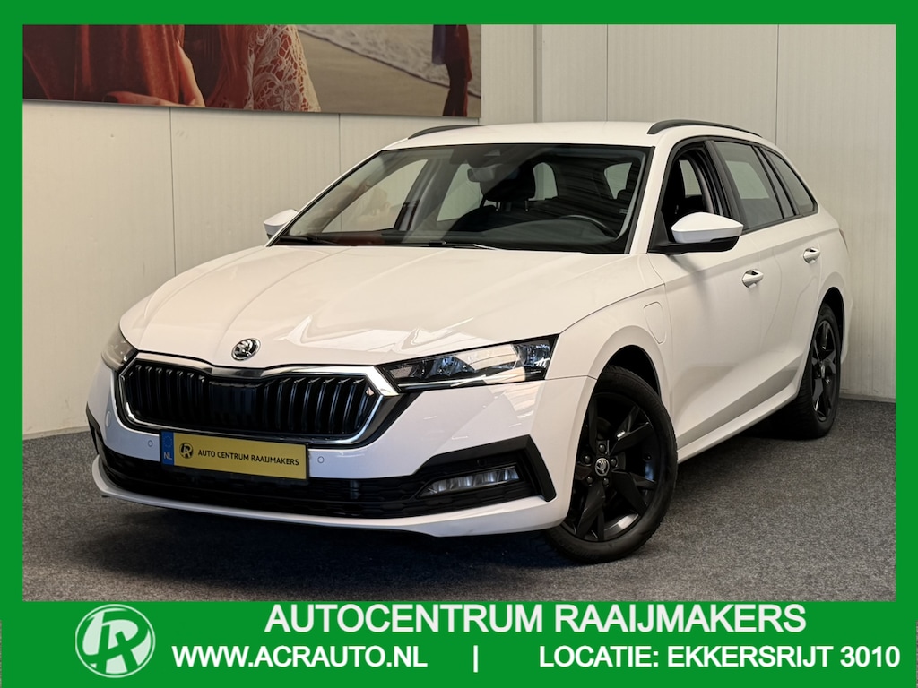 Skoda Octavia COMBI 1.4 TSI iV PHEV BUSINESS EDITION NAVIGATIE VIA APPLE CARPLAY/ANDROID CRUISE CONTROL STOEL EN STUURVERWARMING RIJSTROOKSENSOREN KEYLESS GO PDC ZEER MOOI !!