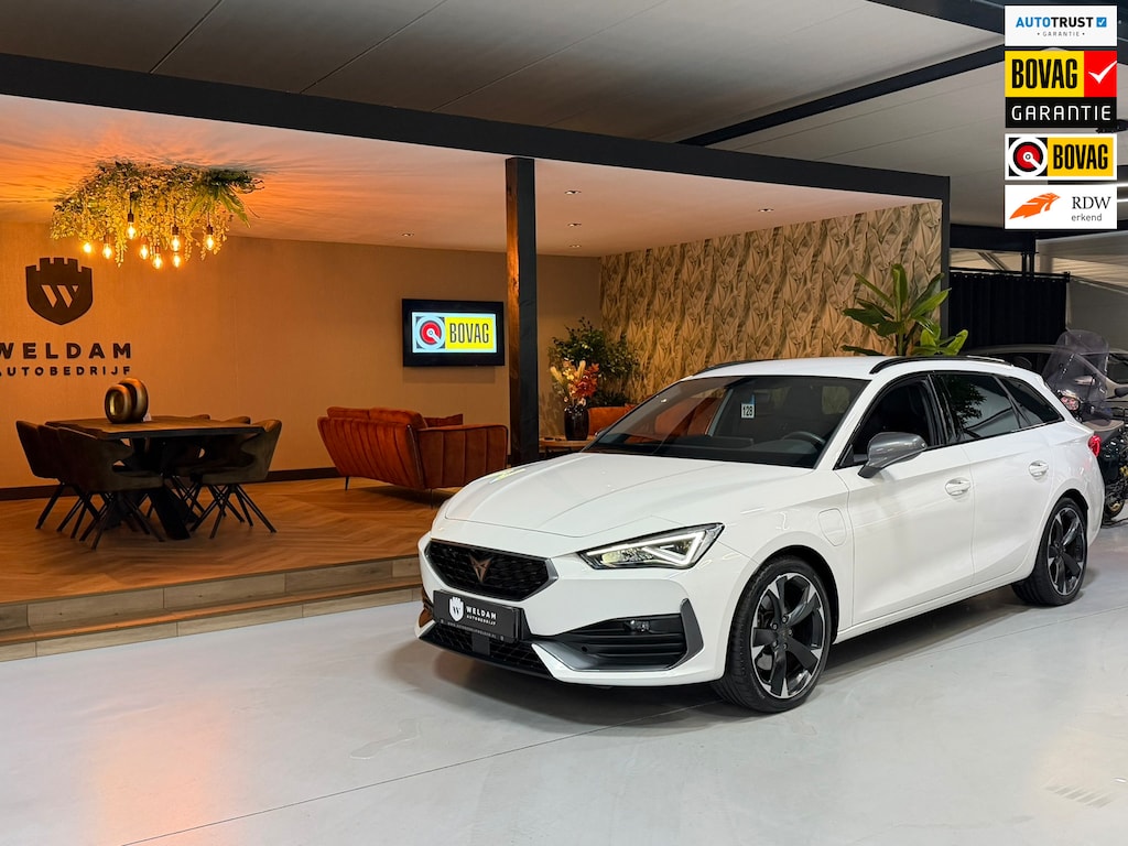 CUPRA Leon Sportstourer 1.4 e-Hybrid VZ Copper 94%SOH 245PK Garantie|BTW|ACC|Elect Trekhaak|Sfeerverl|Virtual Cockpit|Navi|CarPlay