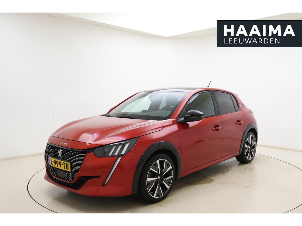 Peugeot 208 1.2 PureTech GT-Line | Stoelverwarming | Adaptive cruise control | Panoramadak | Achteruitrijcamera | Apple carplay/Android auto | Parkeersensoren | Navigatie