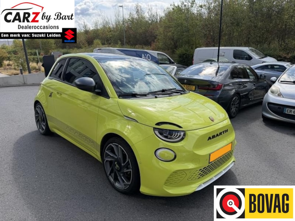 Abarth 500e SCORPIONISSIMA 42 kWh Alcantara sportstuur | Pano | Winterpakket