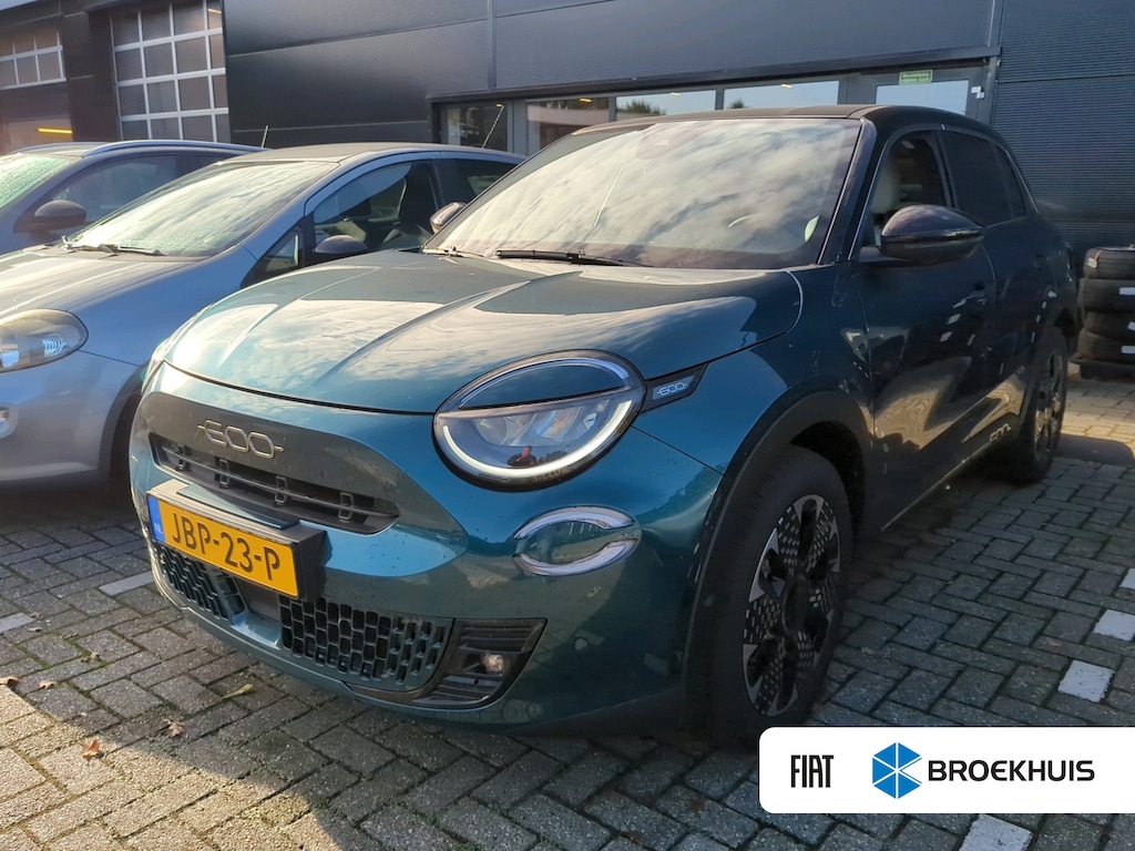 Fiat 600 600e La Prima 54 kWh tot 8 Jaar Garantie! | Navigatie | Elektr. Achterklep | Stoelverwarming | Achteruitrijcamera | !!