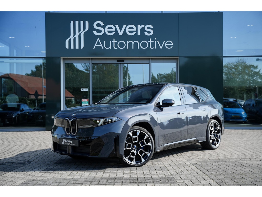 BMW iX3 50 xDrive 113 kWh | M Sportpakket | Panoramadak | Trekhaak |  Iconic Glow exterieurpakket |  Innovation Pack | Head-up Display | Multifunctionele stoelen |