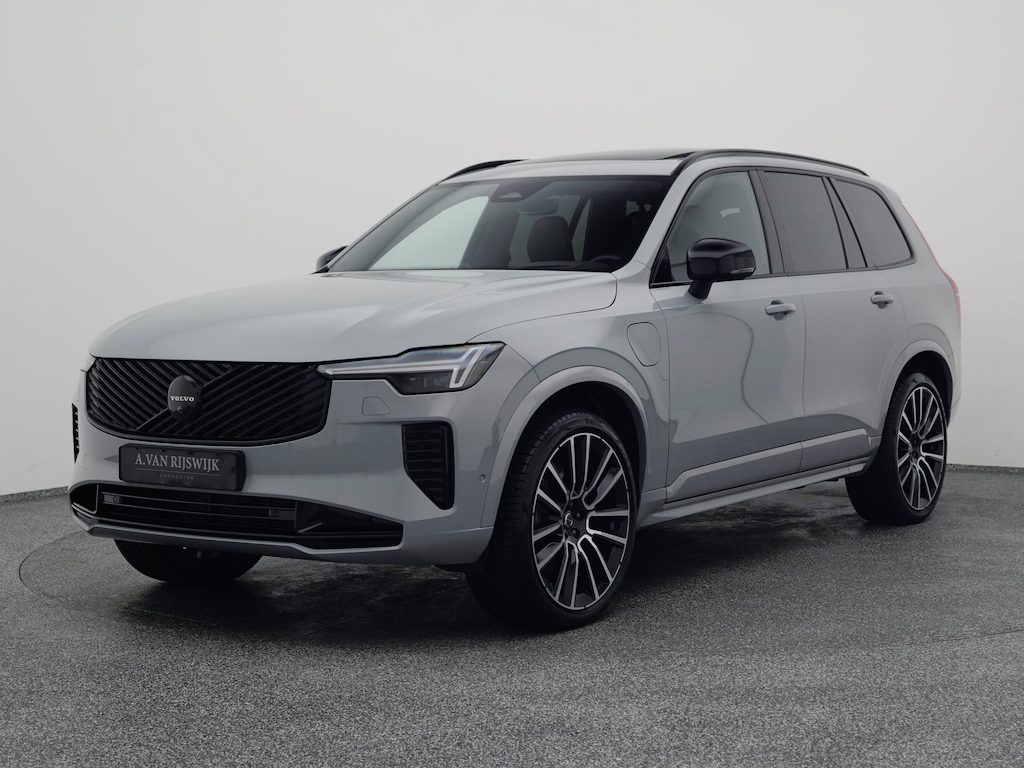 Volvo XC90 2.0 T8 Plug-in hybrid AWD Ultra Black Edition 7-Pers. |  PANO | 360° | B&W | HUD | ADAPTIVE | LUCHTVERING | STOEL- EN STUURVERW. | STOELMASSAGE | STOELVENT. | TREKHAAK