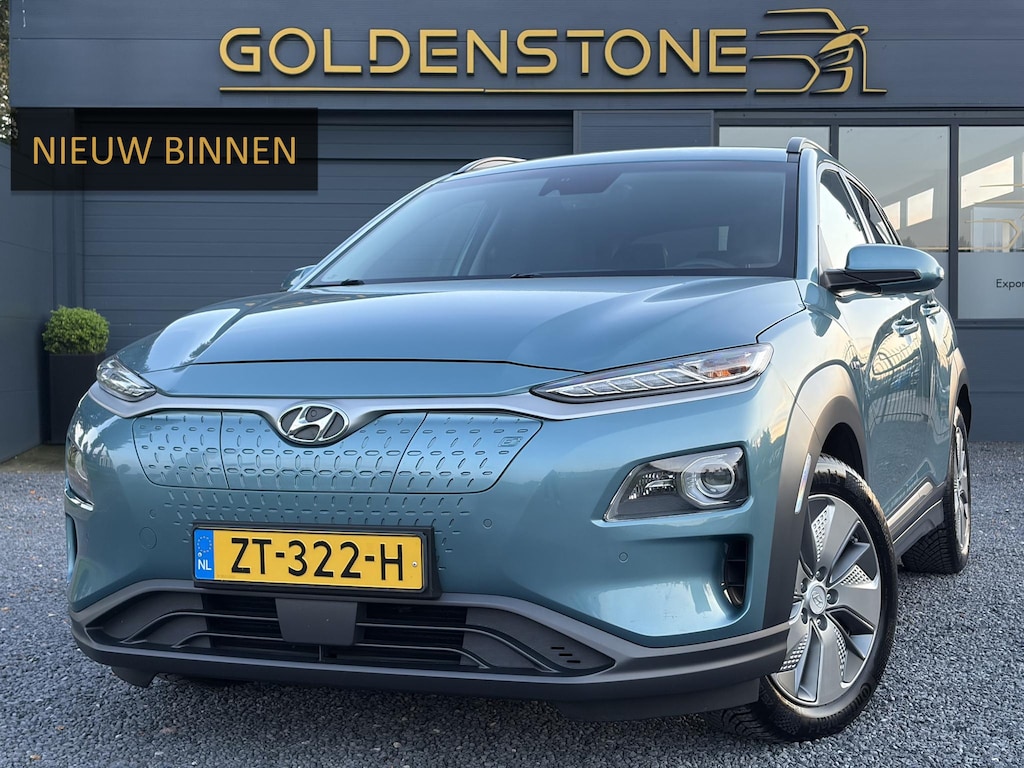 Hyundai Kona Electric EV Premium 64 kWh ✓Soh 93.2 %✓2e Eigenaar✓Carplay✓Camera✓Navi✓Keyless✓Halfleder✓Rijstrooksensor✓Dodehoeksensor✓Pdc V+A✓Lm velgen✓Clima✓Cruise✓204pk✓N.A.P✓Apk tot 09-2027