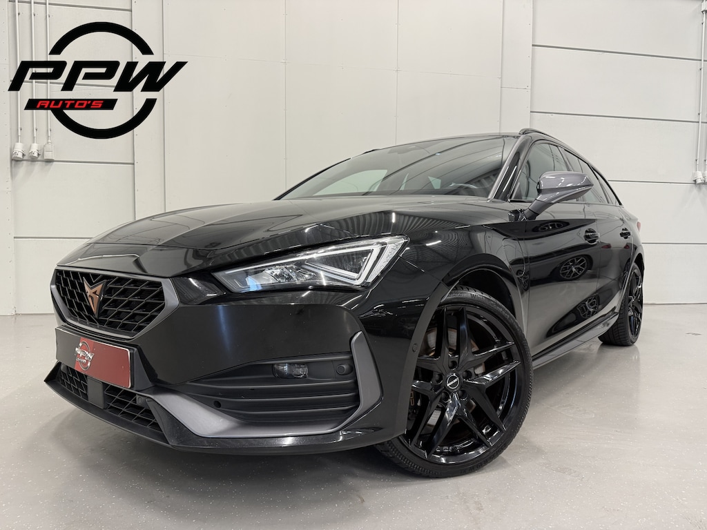CUPRA Leon Sportstourer 1.4 e-Hybrid VZ 245PK BLACK EDIT. LED/19"BLACK/ACC/CARPLAY/DRIVE ADAPTIVE-ONDERSTEL/KEYLESS/SFEER/CAMERA/LEER-STOF SP.STOEL/STOEL+STUURVERW/PRIVACY/ELECTR.A.KLEP/DONKERE-HEMEL/VOLLEDIG CUPRA DEALER HISTORIE