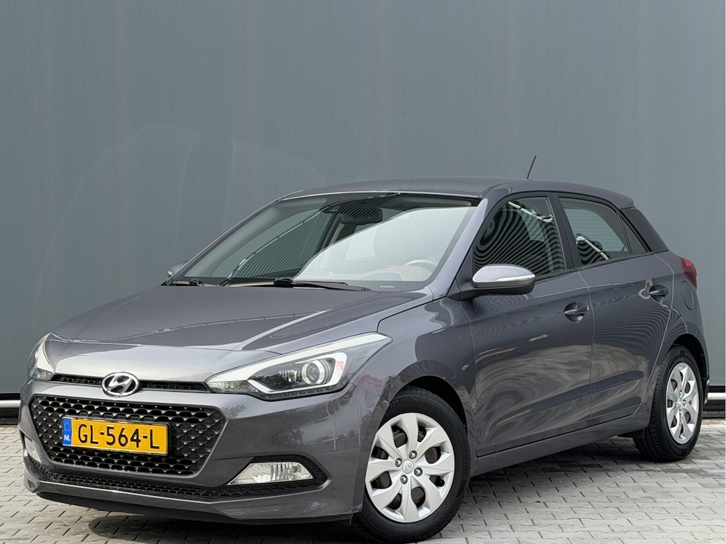 Hyundai i20 BWJ 2015 | 1.2 85PK i-Motion Comfort NW MODEL | TREKHAAK | CLIMA | CRUISE | PDC | BLUE TOOTH | EL PAKKET |