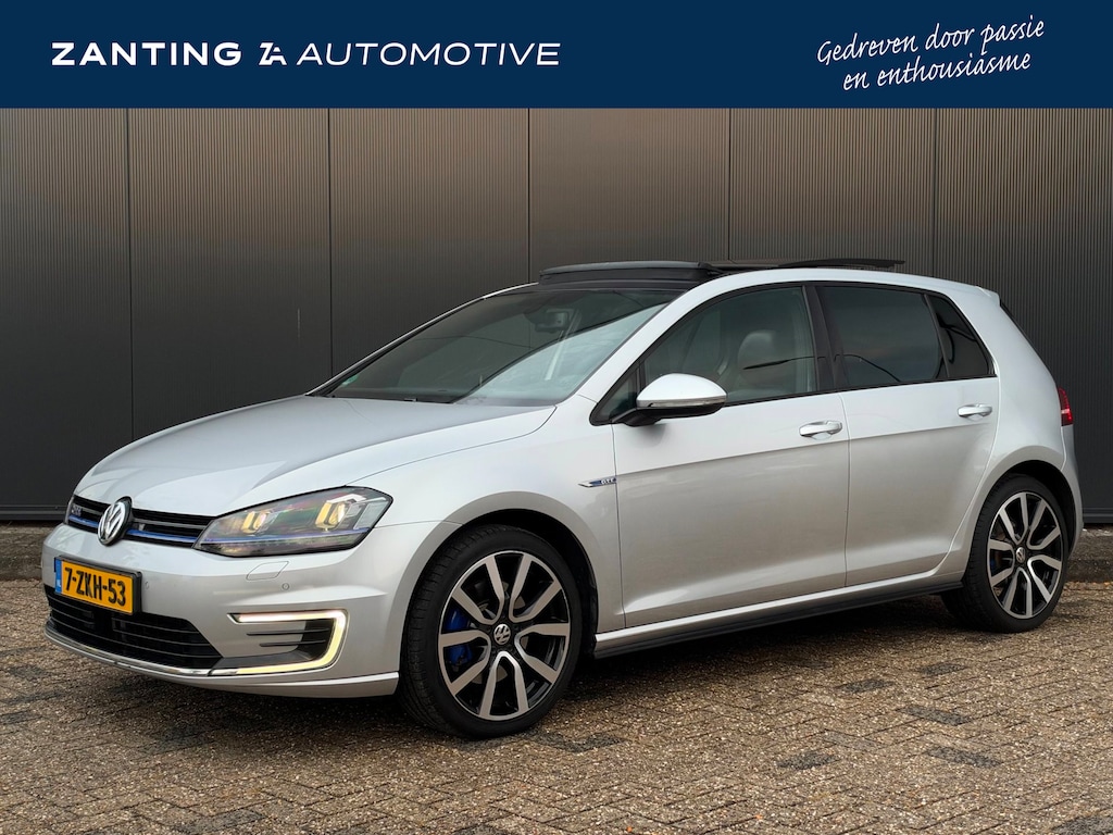 Volkswagen Golf 1.4 TSI GTE | Pano-dak | Leder | Adaptive Cruise Control | Stoelverwar | Camera | 100% Onderhoudshistorie| NL Auto