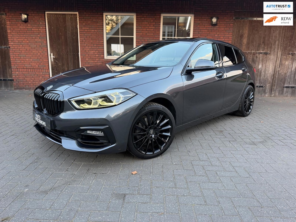 BMW 1-Serie 118i Executive Edition | Pano| LED| Trekhaak