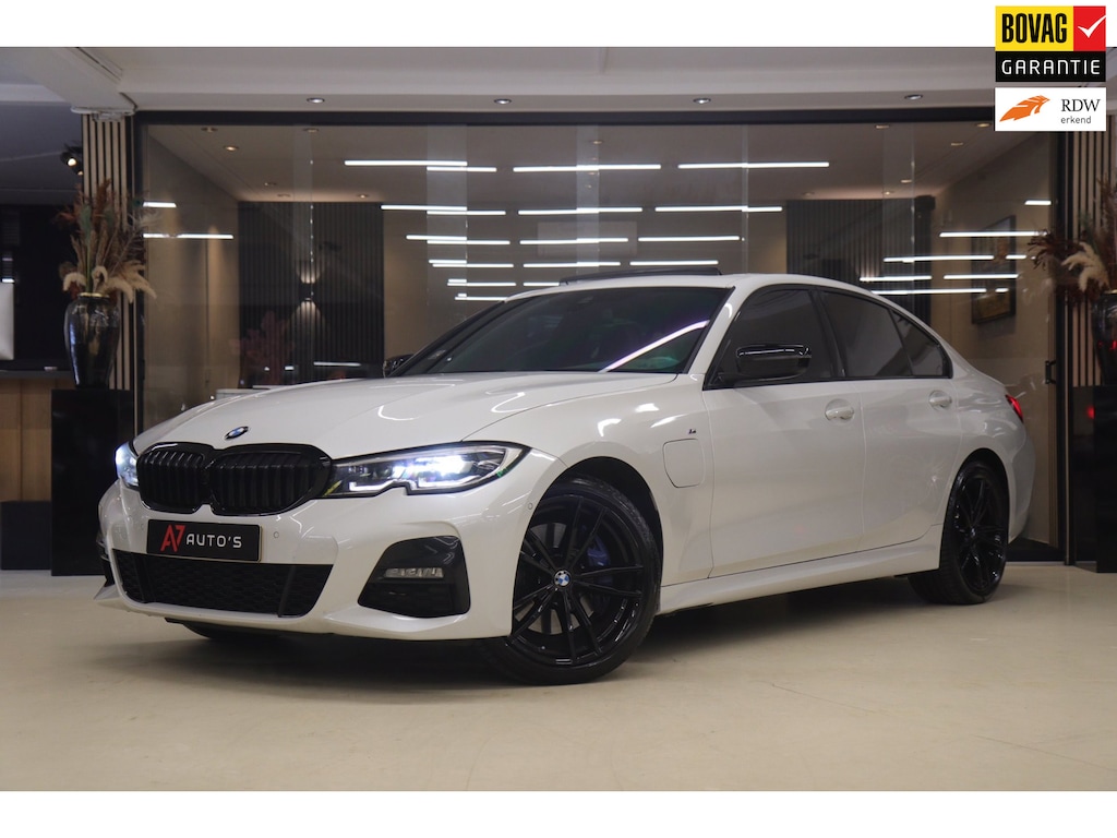 BMW 3-Serie 330e High Executive M Sport /PANO/SFEER/CARPLAY/CAM/BOMVOL