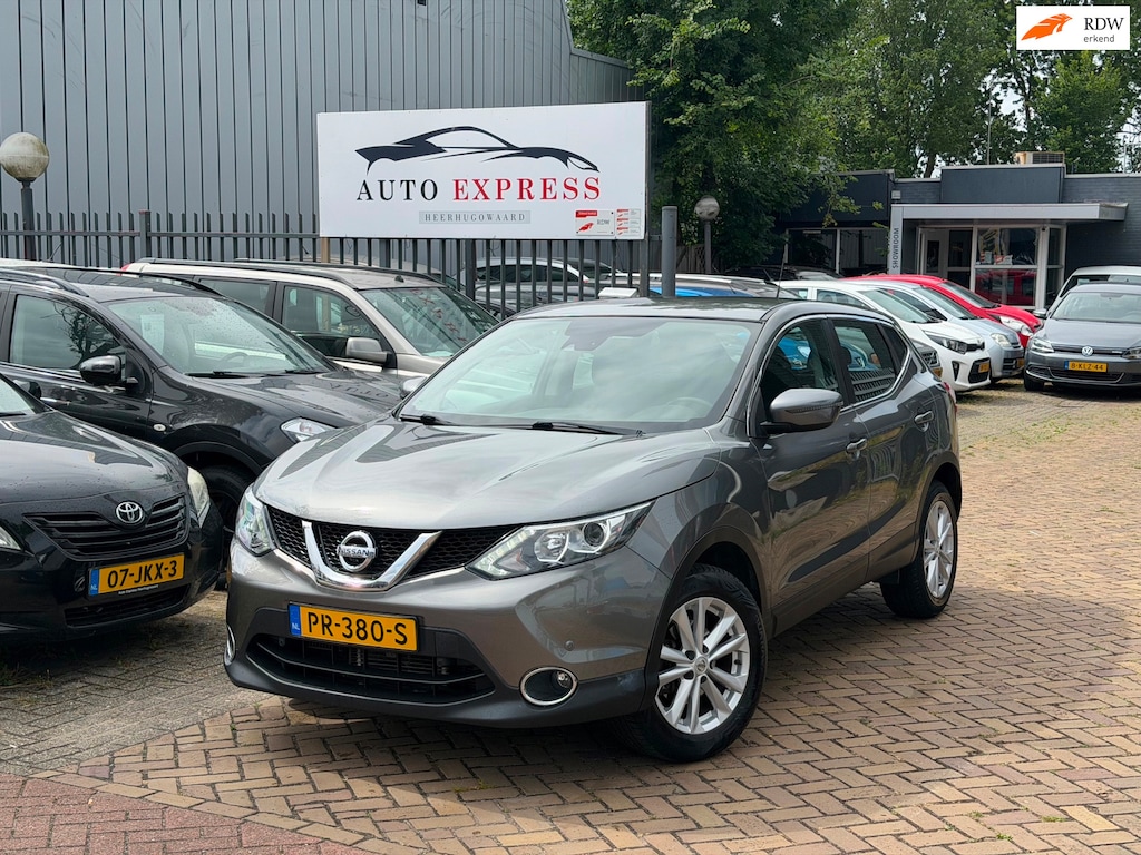 Nissan Qashqai 1.2 N-Connecta Aut/Navi/Camra/Stoelverwarming/Cruise/Trekhaak/Apk/Dealer onderhoud/2 sleutels aanwezig