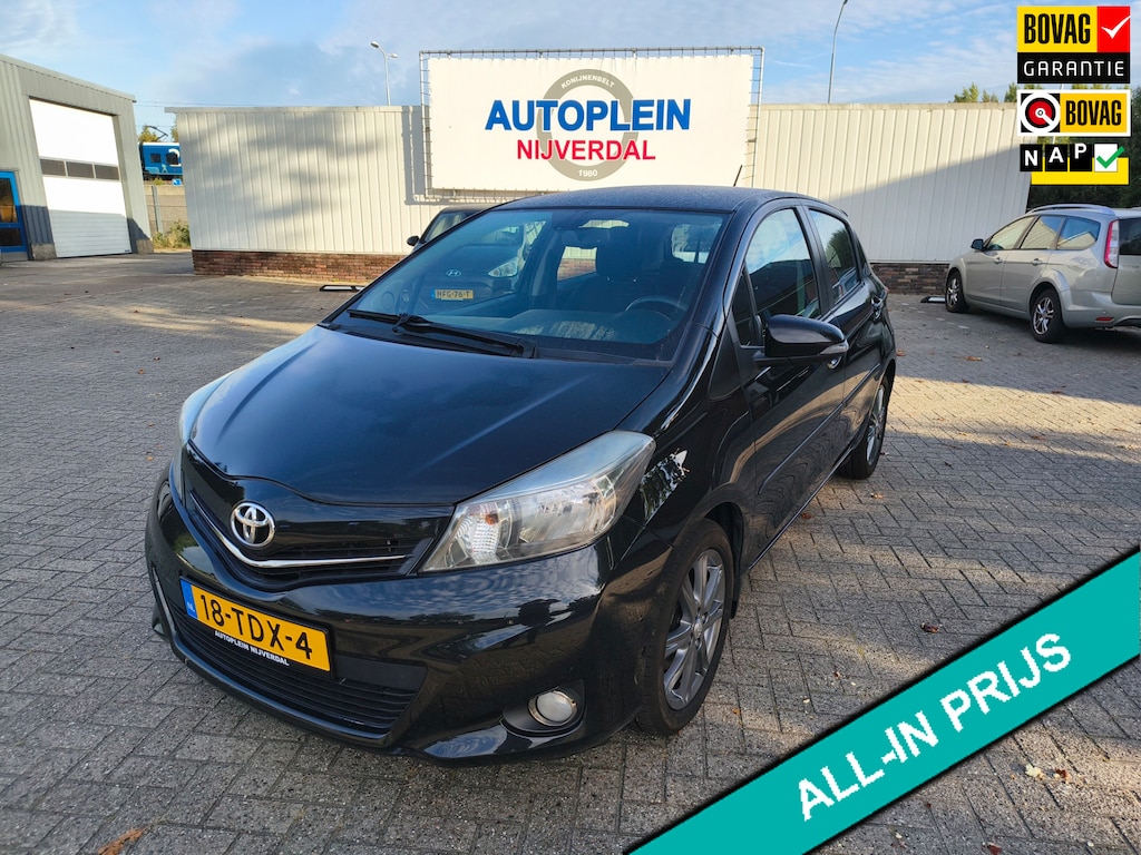 Toyota Yaris 1.3 VVT-i Dynamic zeer complete yaris met cruise controle,navigatie en achteruitrijcamera!