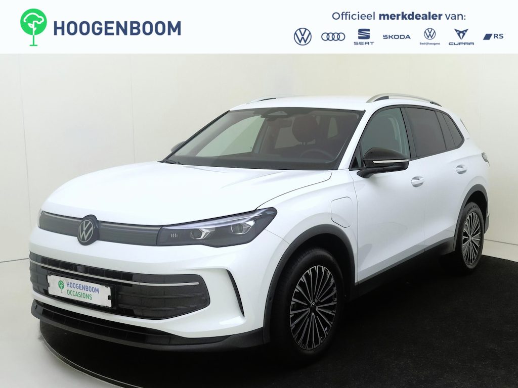 Volkswagen Tiguan 1.5 eHybrid Life Edition | SoH 100% | Trekhaak | 360 camera | Adaptieve demping | Keyless | Adaptieve cruise control | Dodehoekdetectie | Stoel- en stuurwielverwarming | Navigatie | Sfeerverlichting |