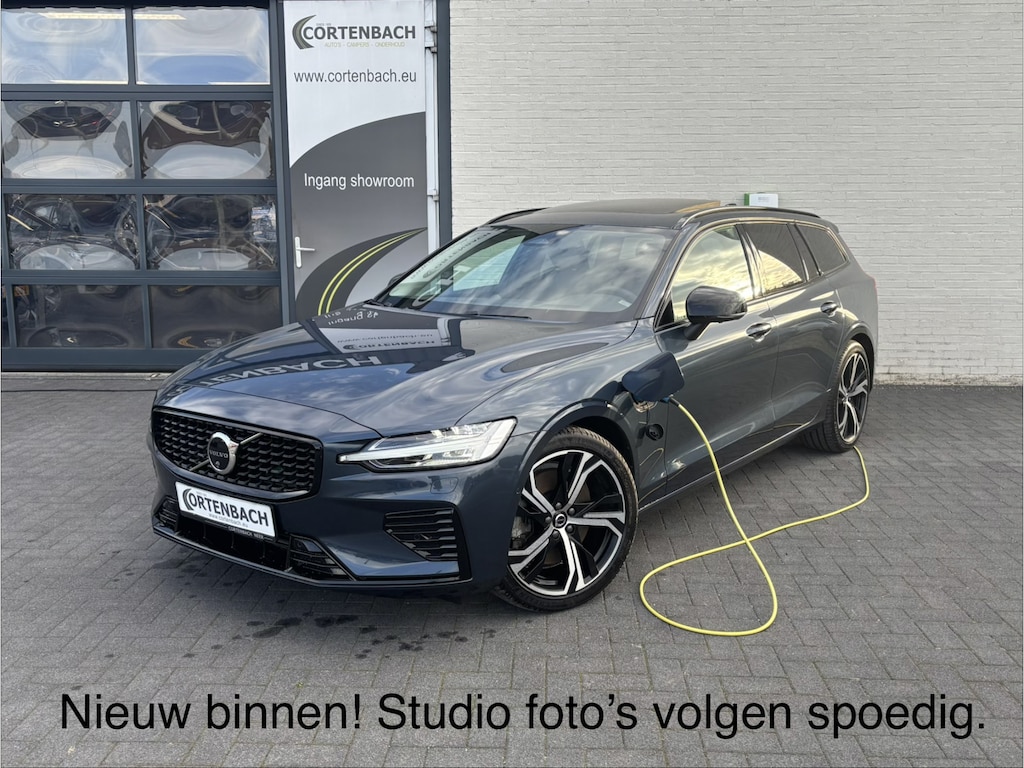 Volvo V60 2.0 T8 Plug-in hybrid AWD Ultra Dark | Zwenkbare trekhaak | Bowers&Wilkins | Stoelmassage + Verkoeling | Panoramadak | Memory | Blis |