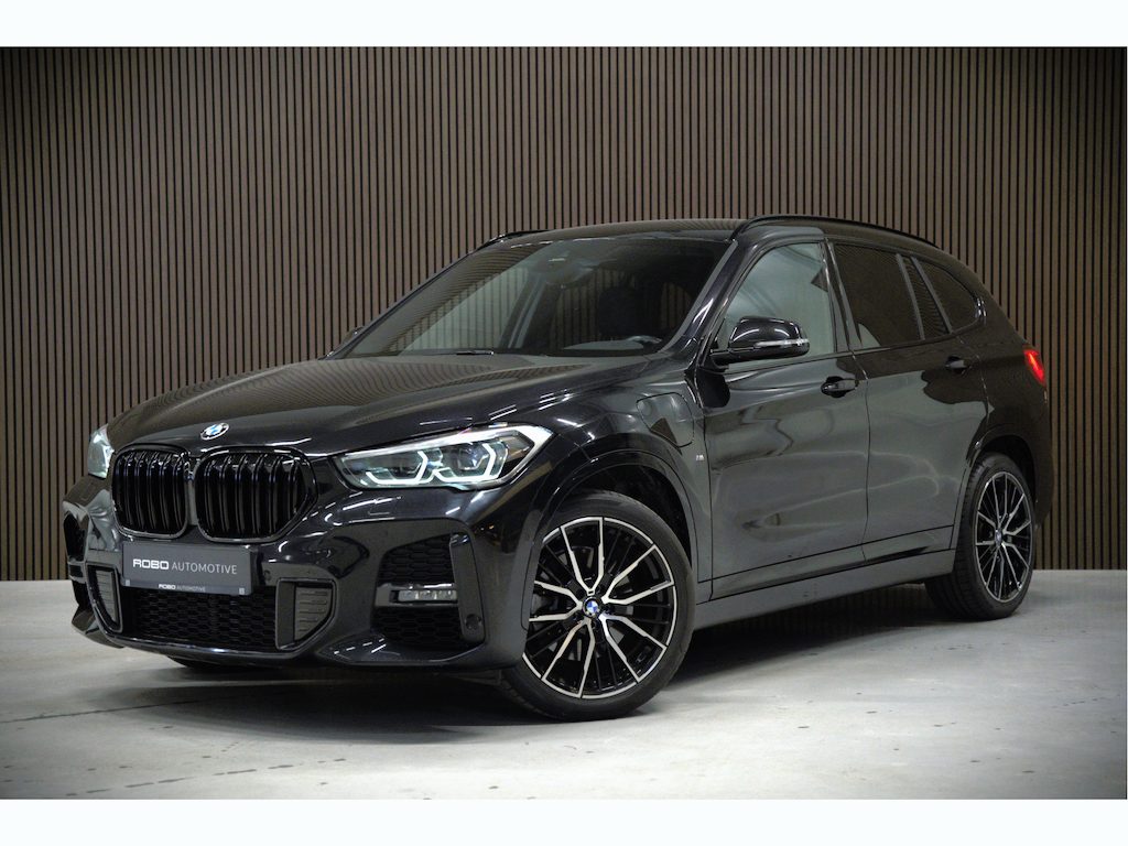 BMW X1 xDrive25e Executive M Sport | Stoelverwarming | Trekhaak | Parkeersensoren | Navigatie | Ambiance Verlichting | Keyless | Cruise Control | LED | Climate Control | DAB | BTW | SOH 90%