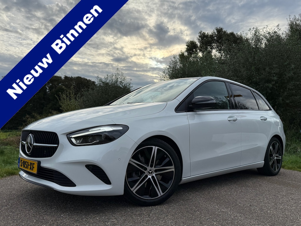 Mercedes-Benz B-klasse 180 Luxury Line Automaat | Panoramadak | Leder | Camera | Key-Less | Apple CarPlay-Android Auto | PDC | LED