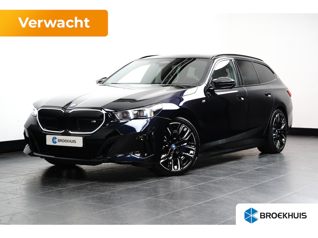 BMW i5 Touring M60 xDrive 84 kWh | Harman & Kardon | Trekhaak | Stoelverwarming | 20 Inch | Adaptief LED | Elektr. Klep | Carplay | Navi |