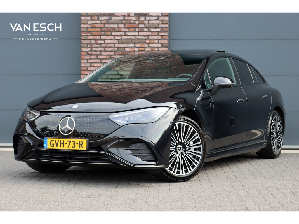 Mercedes-Benz EQE 300 AMG Line 89 kWh | Luchtvering | Distronic+ | Panoramadak | Leder | Burmester | Digital Light | Verwarmd Stuurwiel | Surround Camera | Keyless Go |