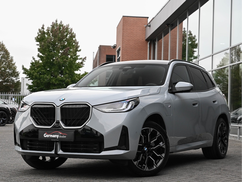 BMW X3 30e xDrive 300pk M-Sportpakket Pano E-Zetels 20-Inch Keyless Camera E-Trekh LED M-Brooklyn