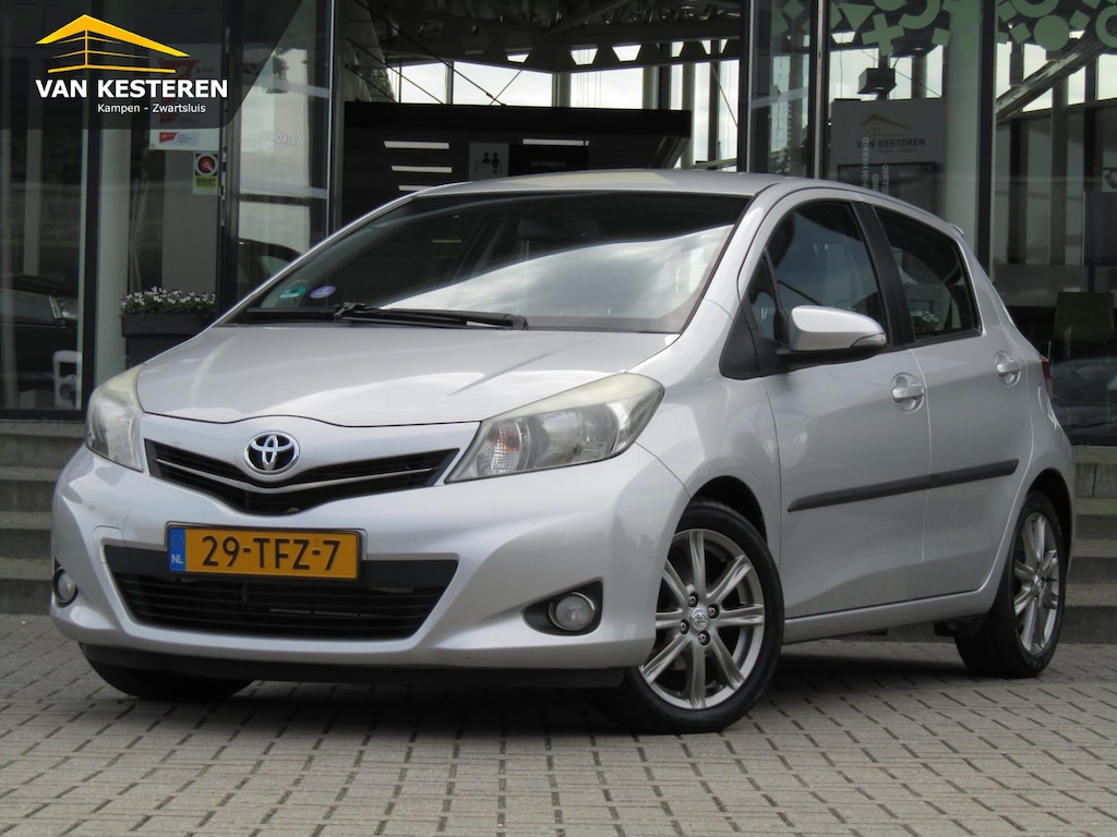 Toyota Yaris 1.3 16v VVT-i 99pk 5D CVT Dynamic / Trekhaak / Camera / Cruise- Control / Multimedia