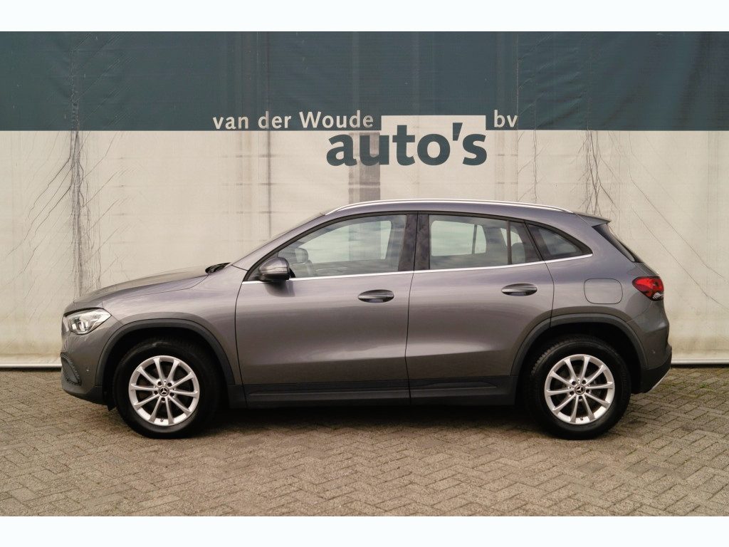 Mercedes-Benz GLA 180d Automaat Business Solution -ECC-NAVI-TREKHAAK-