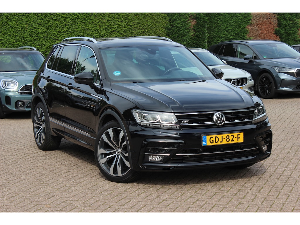 Volkswagen Tiguan 1.5 TSI ACT Highline Business 3x R-line / Trekhaak / 360Camera / Navigatie / 20'' / Stoelverwarming / Dodehoek / DAB / ACC