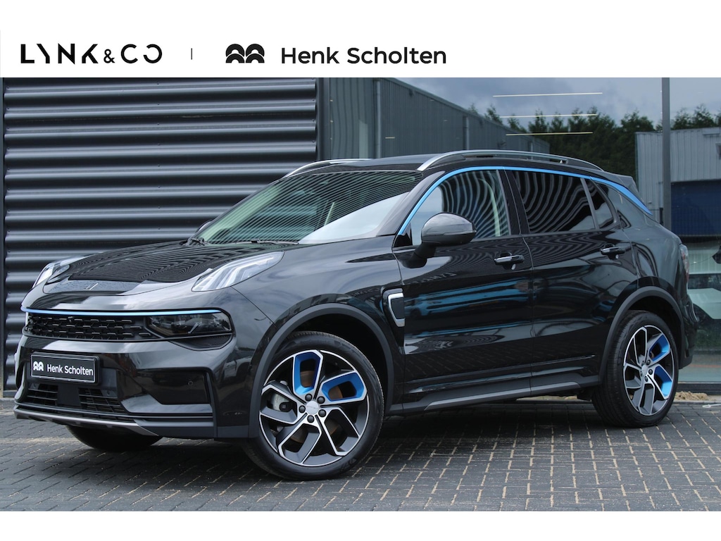 Lynk & Co 01 1.5 | Panoramadak | 360 Graden camera | Elektrische bestuurdersstoel met geheugen | Stoelverwarming | Actieve bochtverlichting | Adaptieve Cruise Control | Stuurassistent | Lane Assist | Navigatie | Elektrische Achterklep | Keyless Entry | Dodehoekassistent