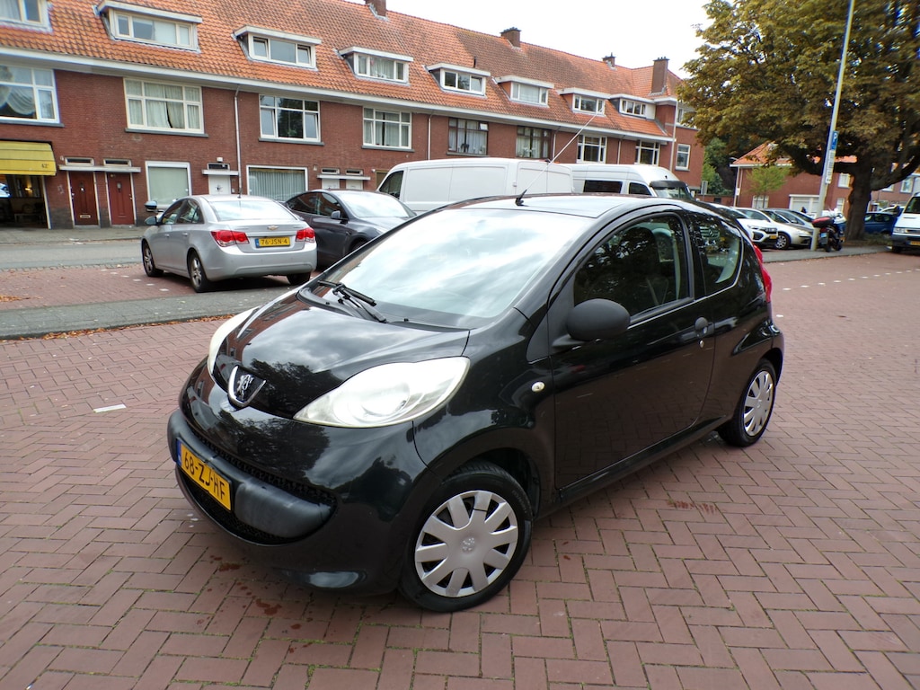 Peugeot 107 1.0-12V XR staat op 170.000 km maar heeft in totaal 249.381 km ..