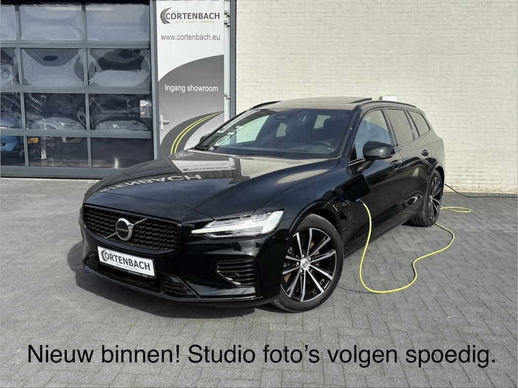 Volvo V60 2.0 T8 Plug-in hybrid AWD Ultimate Dark | Zwenkbare trekhaak | Panoramadak | Adaptieve cruise | Memory | Harman Kardon |