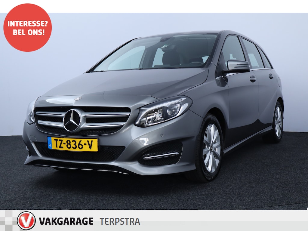 Mercedes-Benz B-klasse 180 Ambition/ 16'' LMV/ LED Koplampen/ Keyless-GO/ Apple + Android/ Regensensor/ Navi/ Airco/ Cruise/ Bluetooth/ Multi. LEDER. Stuur/ PDC V+A/ Chroom.