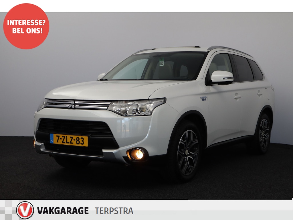 Mitsubishi Outlander 2.0 PHEV Instyle X-Line/ Schuif-Kanteldak!/ Automaat/ Elek.Klep/ Trekhaak/ Flippers/ Stoelverw/ 18''LMV/ LEDER/ Camera/ Clima/ Navi/ Cruise/ Bluetooth/ Multi.LEDER.Stuur/ PDC Achter.