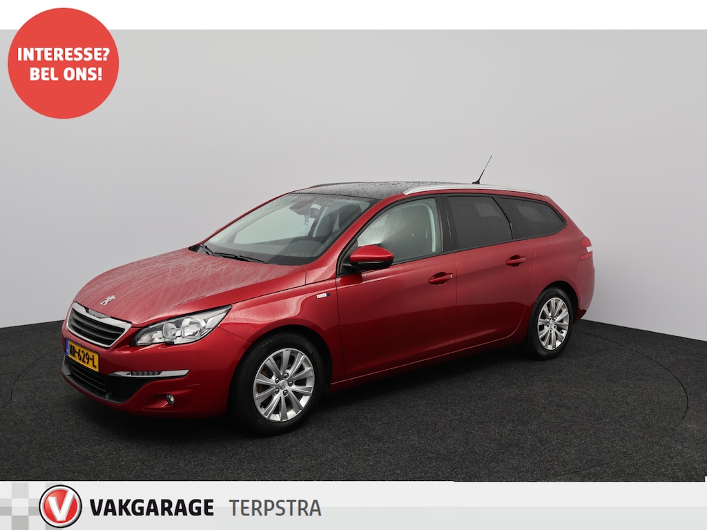 Peugeot 308 SW 1.2 PureTech Style/ D-Riem verv: 128.000 KM!/ DEALER ONDERHOUDEN!/ Trekhaak/ Panorama-Dak/ DAB+/ Extra getint glas/ PDC/ Navi/ Clima/ Cruise/ Bluetooth/ Multi. LEDER. Stuur/ Mistl./ Chroom/ Dakrails.