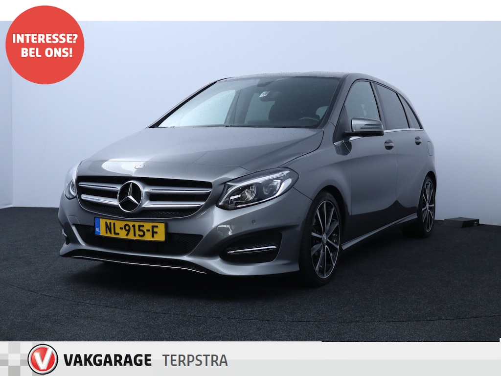 Mercedes-Benz B-klasse 180 Business Solution/ Trekhaak/ 18'' LMV/ LED Koplampen/ Camera/ Keyless-GO/ Stoelverw./ Zwarte-Hemel/ Sportstoelen/ Navi/ Bluetooth/ Multi. Sportstuur/ PDC V+A/ Chroom/ Extra getint glas.
