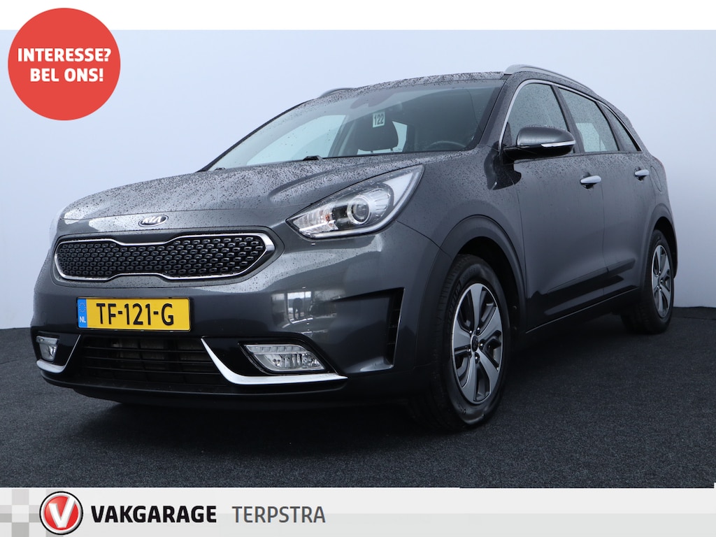 Kia Niro Hybrid 1.6 GDi DynamicLine/ 16'' LMV/ Apple + Android/ Lane-Assist./ Half-Leder/ Navi/ Clima/ Cruise/ Bluetooth/ Armsteun/ Multi. LEDER. Stuur/ PDC/ Chroom/ LED Dagrijverl.