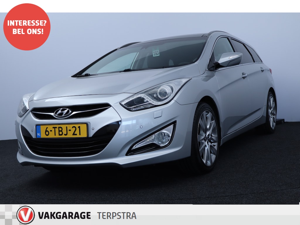 Hyundai i40 Wagon 2.0 GDI i-Catcher/ Pano-Dak!/ Trekhaak/ Camera/ Bi-Xenon/ 18"LMV/ Elek.Stoel/ Stoelverw./ Keyless/ Clima/ Navi/ Cruise/ Bluetooth/ Multi.LEDER.Stuur/ PDC.