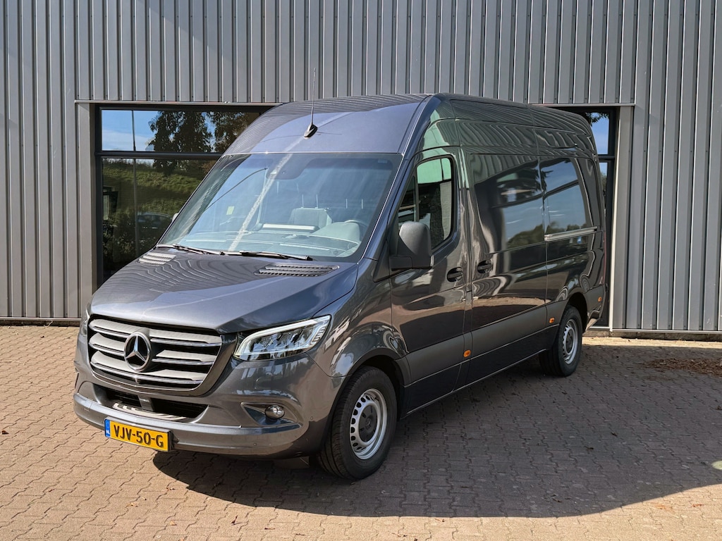 Mercedes-Benz Sprinter 317 CDI L2H2 9G-Tronic 2x Schuifdeur Distronic 360° Camera Mbux10 Alarm KL3 Led koplampen ILS Trekhaak met 3.5T Volledige betimmering