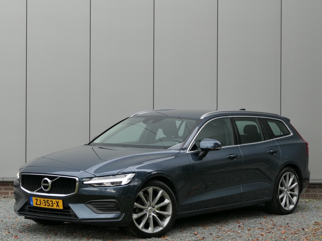 Volvo V60 2.0 T4 AUT Momentum 12 MND garantie DAB+ / Trekhaak / Stoelverwarming