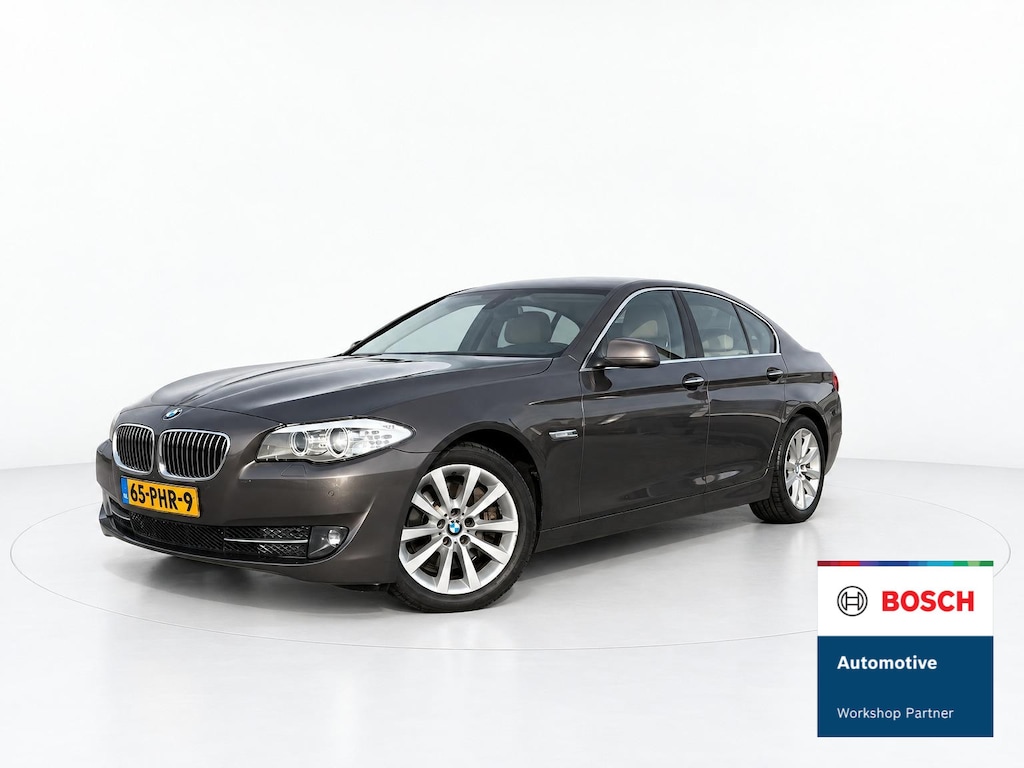 BMW 5-Serie 528i High Executive CAMERA - LEER - STOELVERWARMING
