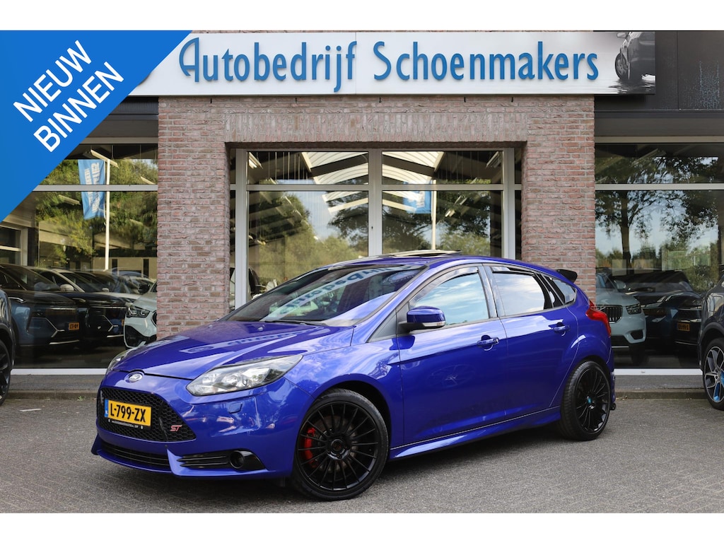 Ford Focus 2.0 EcoBoost ST-3 RECARO PANO STOELVERW. ELEC.STOELEN ZWARTE-HEMEL LEER CRUISE PDC 18''LMV