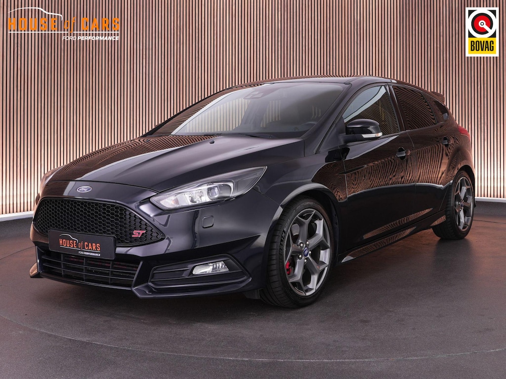Ford Focus ST-3 2.0 250pk |Recaro's leder|bluetooth|cruise control|blind spot|navi|parkeer camera|18" LMV|