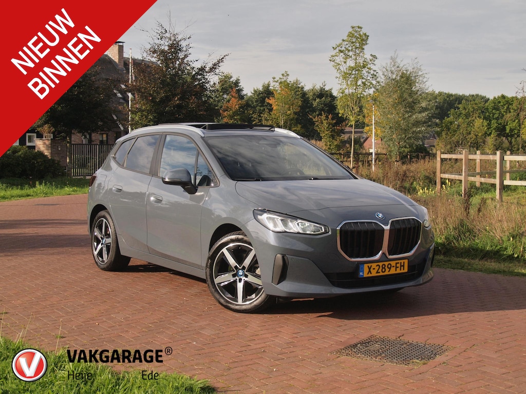 BMW 2-Serie Active Tourer 225e xDrive | Panoramadak | Harman Kardon | Camera| Sfeerverlichting | NL-Auto |