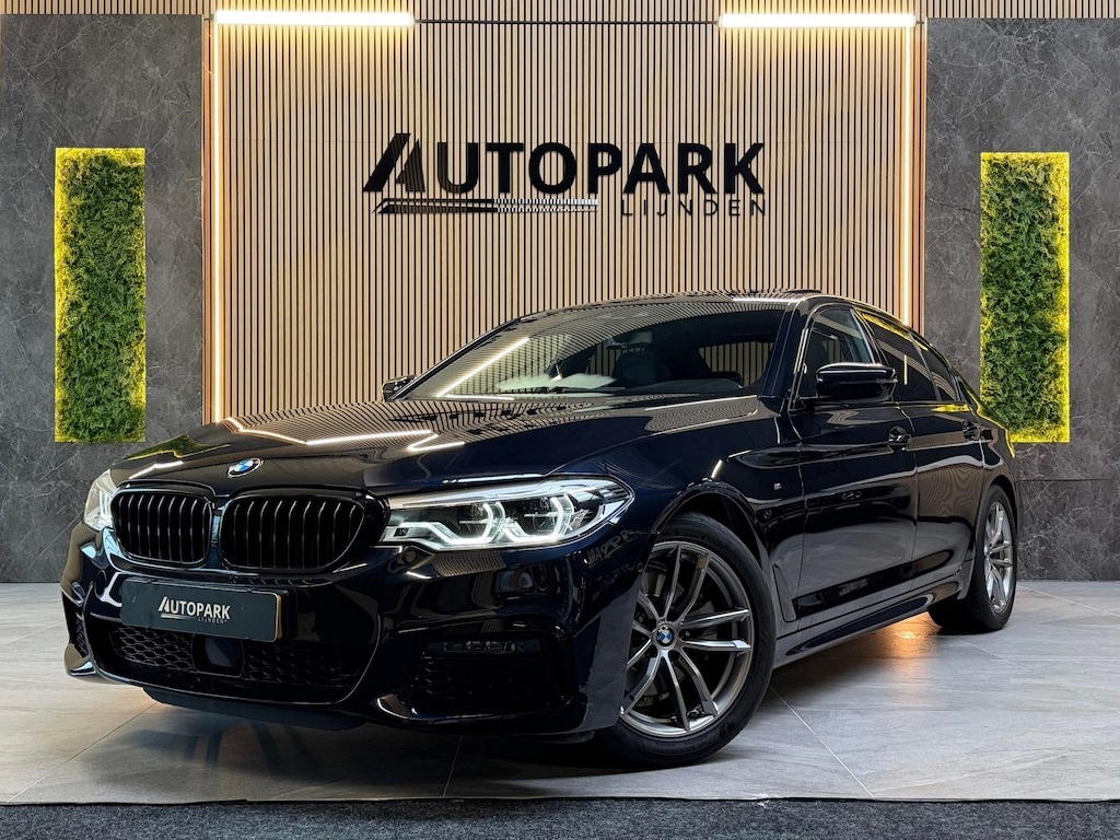 BMW 5-Serie 520i M-Sport|SERVICE-INCLUSIVE|PANO|MEMORY|NAP|SFEERVERLICHTING|STOELVENTILATIE|DISPLAY-KEY|