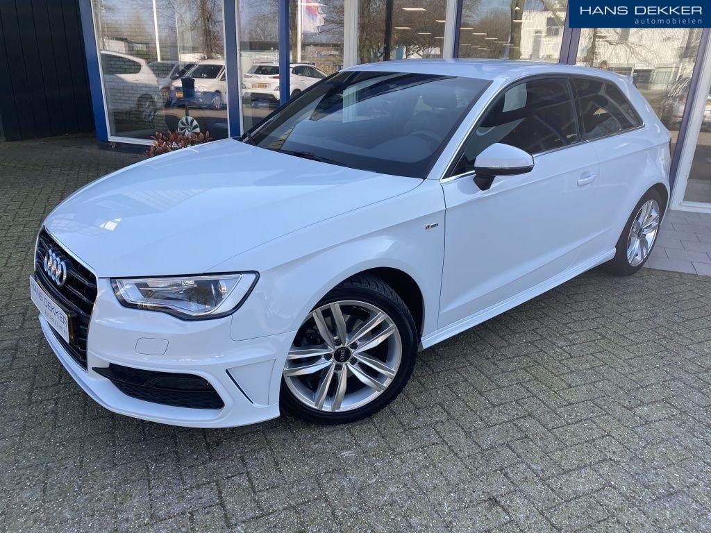 Audi A3 1.2 TFSI Ambit. PL S S line / Afgeflakt stuurwiel / Cruise Controle
