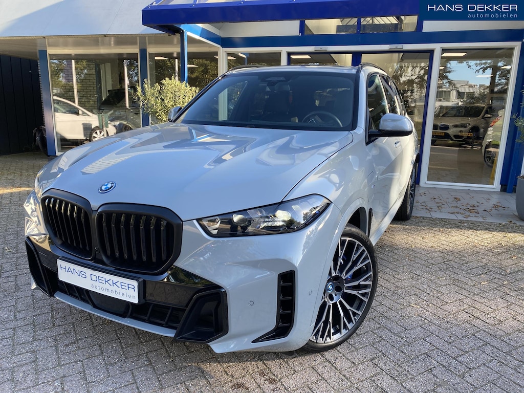 BMW X5 xDrive50e M-Sport / Pano / Trekhaak / 360 Camera / Harman kardon / Stoel massage, verwarming en koeling / Stuurverwarming