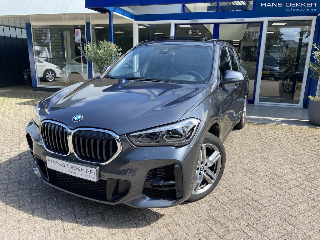 BMW X1 sDrive18i High Executive M-Pakket / Pano / Stoelverwarming / Camera