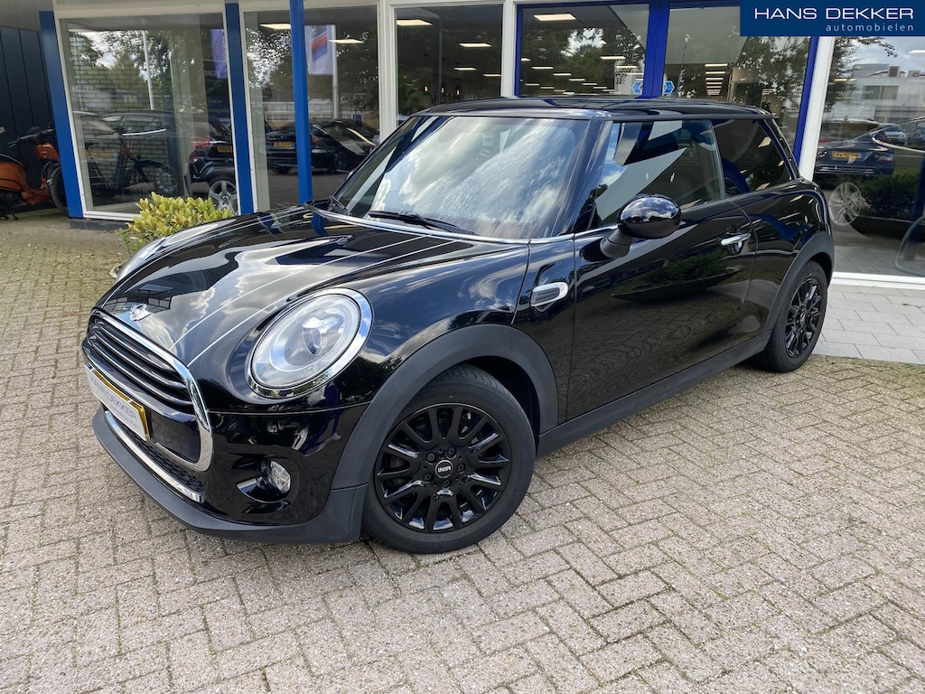 MINI Cooper 3-Deurs 1.5 Serious Business Keyless Entry / Automatsiche Airco / John Cooper Works Stuur