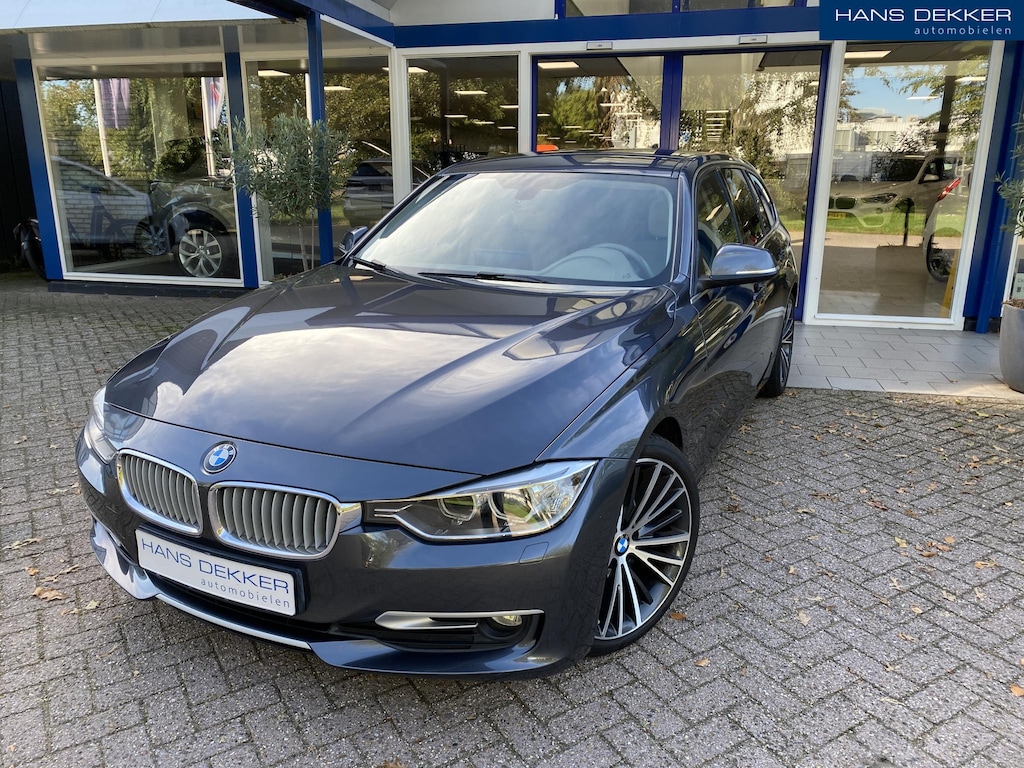 BMW 3-Serie Touring 316i Executive Sport Cruise controle / Camera / Elek climate control / getint / 19''