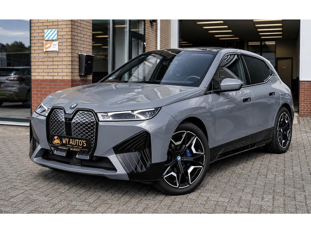 BMW iX xDrive50 112 kWh M-Sport |Individual Storm Bay|B&W Diamond|Massage|Laser|Trekhaak|Sky Lounge|