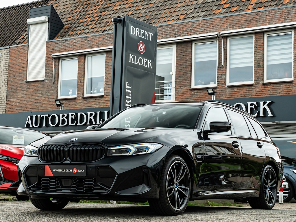 BMW 3-Serie Touring 330e xDrive PANO LASER LED HARMAN KARDON CAMERA 19 INCH ELEK TREKHAAK