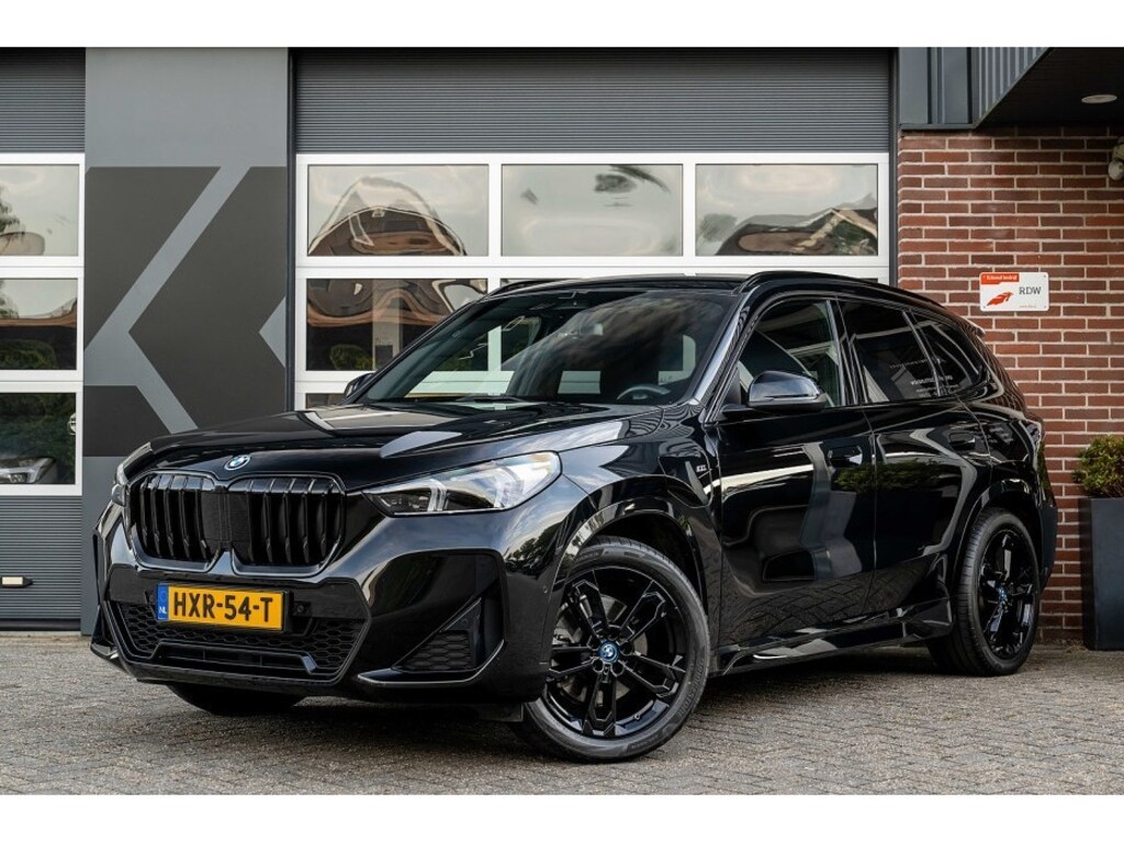 BMW X1 xDrive25e M Sport | Adaptief M-Onderstel | Comfort Access | Stoelverw. | Adaptieve LED | 19" Inch | 245 pk |